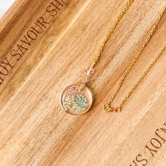 ⚡️2/$30 HANDCRAFTED RESIN LONG PENDANT NECKLACE - Picture 3 of 5